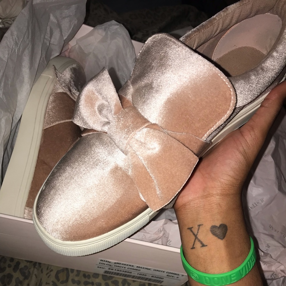 Suede bow flat shoes 😍😍😍